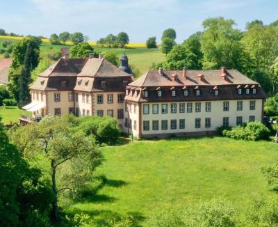 Zeitlofs Apartment | Luxuriöse Design Wohnung im Barockschloss 110 m2