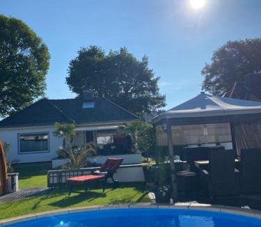 Sereetz House | Luxuriöses Ferienhaus Anita mit Pool, Whirlpool und Sauna nahe Timmendorfer Strand, Travemünde und Lübeck