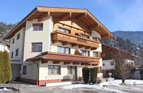 Stumm Apartment | Luxurious Apartment in Kaltenbach with Sauna