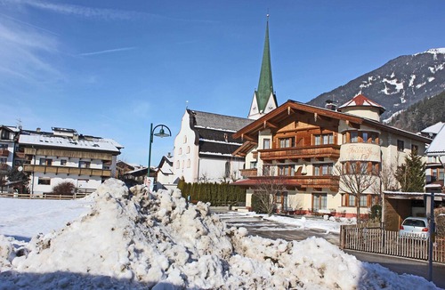 Stumm Apartment | Luxurious Apartment in Kaltenbach with Sauna