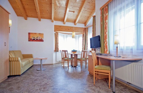 Stumm Apartment | Luxurious Apartment in Kaltenbach with Sauna