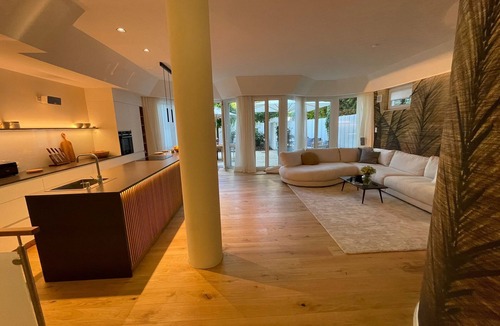 Munchner Freiheit Apartment | Luxurious loft with large sun terrace and sauna