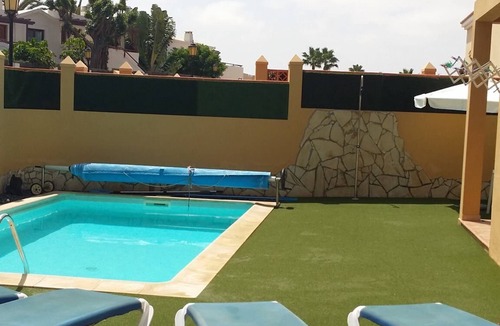 Corralejo Villa | Luxury 2 bedroom villa with private heated pool and free WIFI
