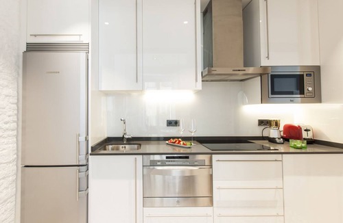 Centro Apartment | Luxury Aprt. Trendy Chueca, Madrid Center, Walk to Museums, Plazas and Gran Via