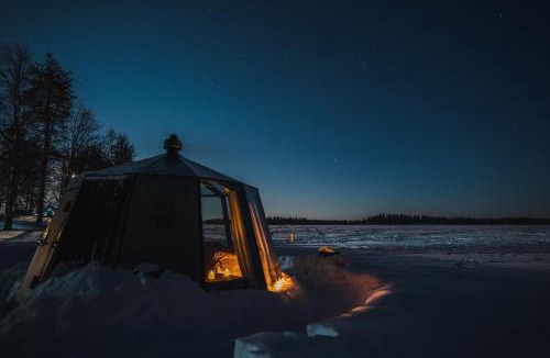 Rovaniemi Ski Chalet | Luxury Aurora glass Igloo, hot tub & sauna cottage