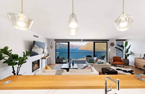 Fernhill House | Luxury Away - Twin Heights-AC-Free Parking-BBQ