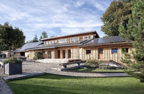 Regen Apartment | Luxury chalet with a balcony, hot tub, and sauna