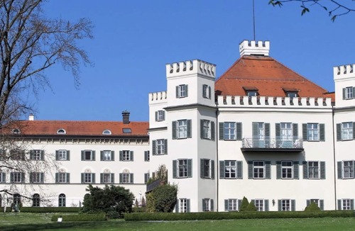 Possenhofen Apartment | Luxury design apartment 100m from Lake Starnberg: THE MOUNTAIN ROOM