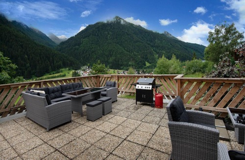 Pettneu am Arlberg House | Luxury group accommodation with sauna & cinema
