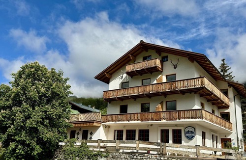 Pettneu am Arlberg House | Luxury group accommodation with sauna & cinema