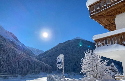 Pettneu am Arlberg House | Luxury group accommodation with sauna & cinema