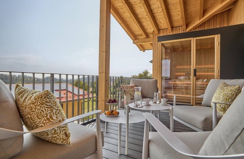 Thyrnau Ski Chalet | Luxury loft 2 bedrooms, whirlpool & sauna, golf, tennis, lake, 8 km from Passau