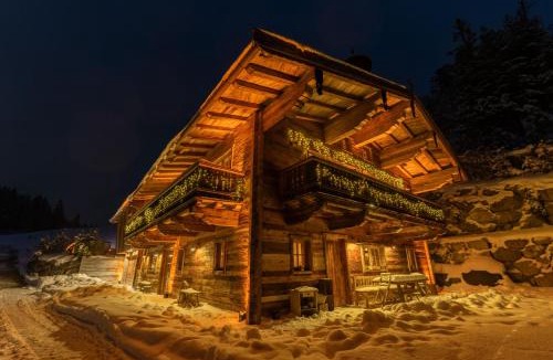 Scheffau am Wilden Kaiser Villa | Luxury old wood mountain chalet in a sunny secluded location with gym, sauna & whirlpool