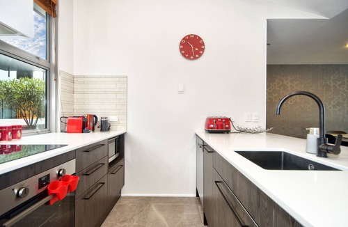 Queenstown City Centre Apartment | Luxury on the Lake by Southern Comfort Accommodation