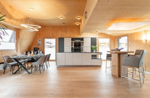 Woergl Apartment | Luxury penthouse near centre, sauna and ski bus