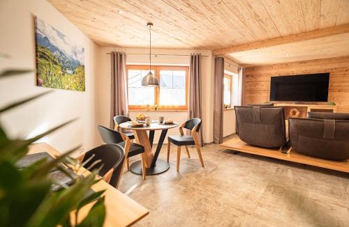 Blaichach Apartment | Luxus Chalet im Allgäu - Zirbenholz Schlafzimmer - Terrasse mit Bergblick - Infrarotkabine