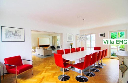 Emsdetten Villa | Luxus Ferienhaus Villa EMG Emsdetten nah Münster, Osnabrück, Rheine für Familien Gruppen bis 17 Personen, Pool, Whirlpool, Garten, Kamin, 6SZ