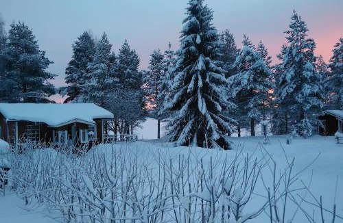 Rovaniemi Ski Chalet | Lysti Cottage by the lake and magical countryside