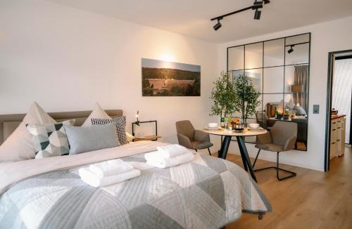 Sudrandweg Apartment | Möhneblick - Seeblick, Dachterrasse, Pool, Sauna, Waldnähe