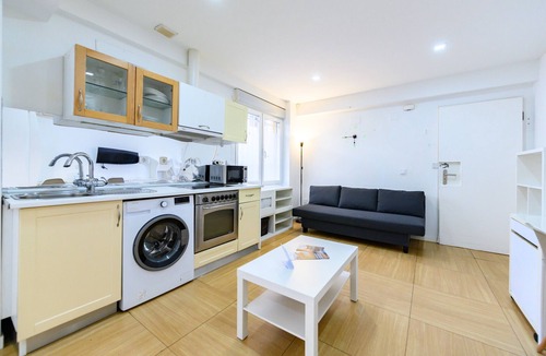 Ciudad Lineal Apartment | M (EMO470B) Cozy studio in Ciudad Lineal