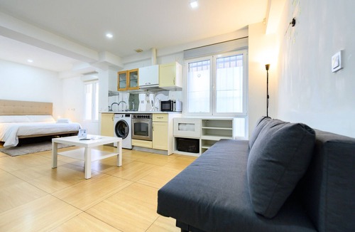 Ciudad Lineal Apartment | M (EMO470B) Cozy studio in Ciudad Lineal