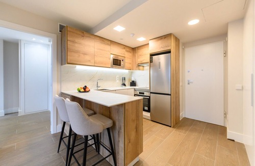 Estrella Apartment | M (JES214B) Luxury 1 bedroom apartment with city views