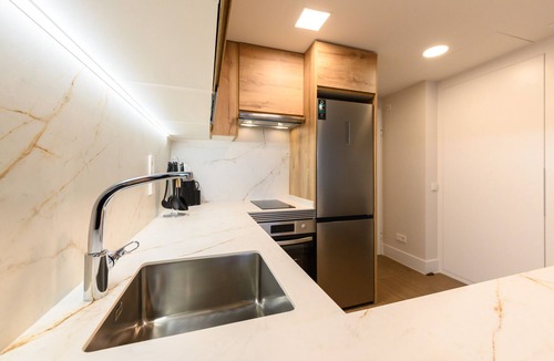 Estrella Apartment | M (JES214B) Luxury 1 bedroom apartment with city views