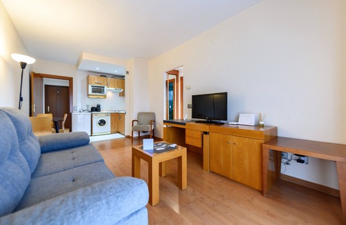 Cotos Apartment | M (MLE16A2320) Expanded bedroom 1 bedroom in Chamartín