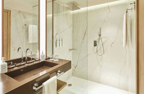 Malasana Hotel | Madrid Marriott Hotel Princesa Plaza