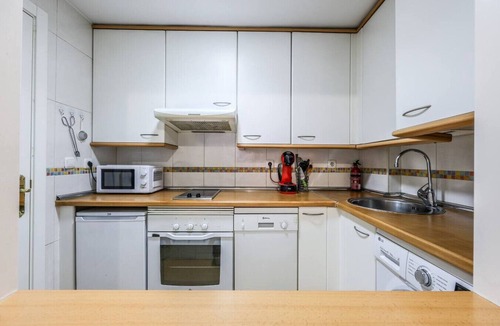 Rejas Apartment | Madrid Stay – Paddle, Gym, Pool, Parking
