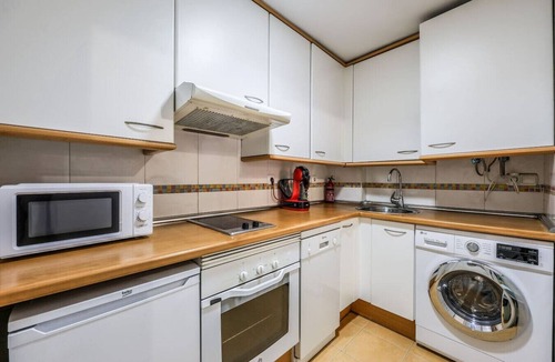 Rejas Apartment | Madrid Stay – Paddle, Gym, Pool, Parking