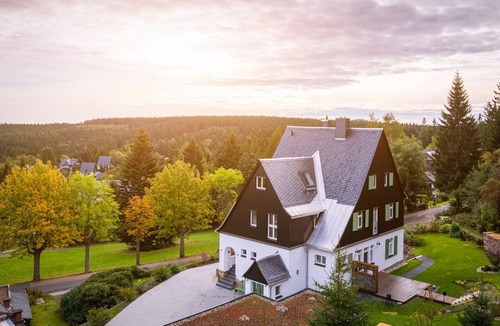 Baerenburg Apartment | Maisonette apartment on the top floor with fireplace on the edge of the forest