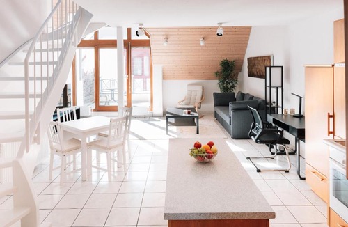 Bernhausen Apartment | Maisonette-Wohnung Airport Messe Stuttgart - Balkon - Parkplatz - Waschmaschine