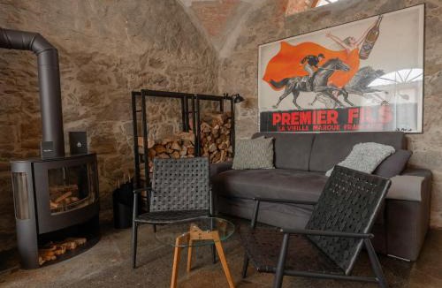 Buhlau Apartment | Maisonette-Wohnung mit Kamin im historischen Gewölbe