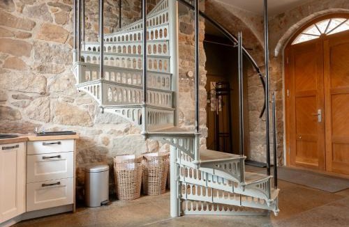 Buhlau Apartment | Maisonette-Wohnung mit Kamin im historischen Gewölbe