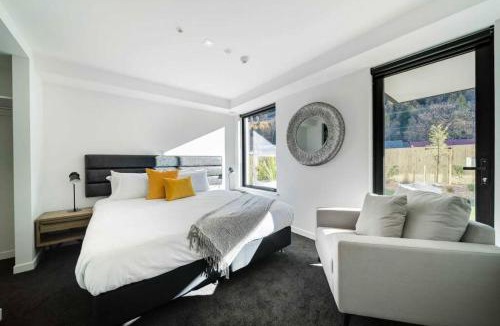 Arthur's Point Apartment | Mara Apartment at the base of Coronet Peak