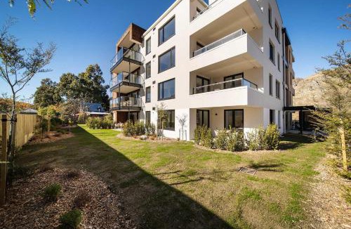 Arthur's Point Apartment | Mara Apartment @ the base of Coronet Peak