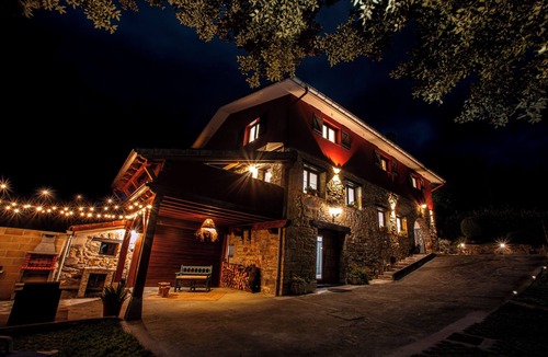 Mallabia Cottage | Maran Home Standard Double Room with Shared Bathroom