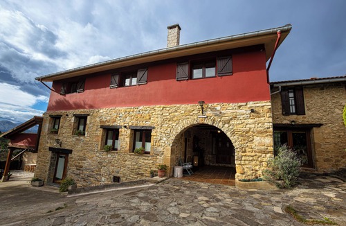 Mallabia Cottage | Maran Home Standard Double Room with Shared Bathroom