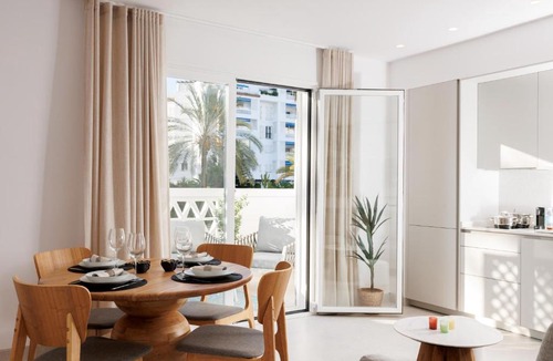 Puerto Banus Apartment | MARBELLA BANUS SUITES - Banús - Playa del Duque - Luxury Beachfront Complex - 2BR - 2BA - Direct Beach Access - Just 3 Min Walk to Puerto Banús Marina - Outdoor Terrace - 35,000 m2 Tropical Gardens - 3 Pools - 2 Onsite Restaurants - Ideal for Families
