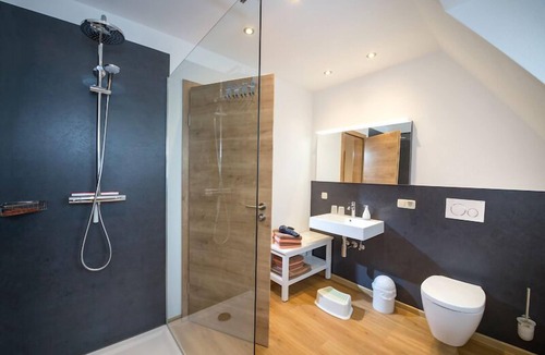 Haundorf Apartment | Mediterran und hochwertig ausgestattete FeWo-Abendrot* (75qm) mit Balkon für bis zu 4 Personen geeignet - Urlaub auf dem Bauernhof