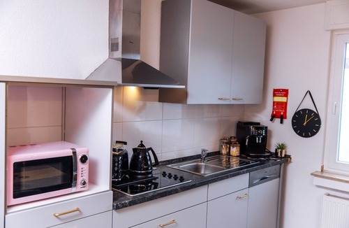 Huls-Sud Apartment | Melin Spa Suite Apartment – Wellness, Garden, Private Terrace & Wi-Fi