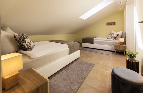 Bischofsheim an der Rhon Hotel | Memory 06 - Holiday apartment (approx. 65 m²) in the attic for max. 6 persons