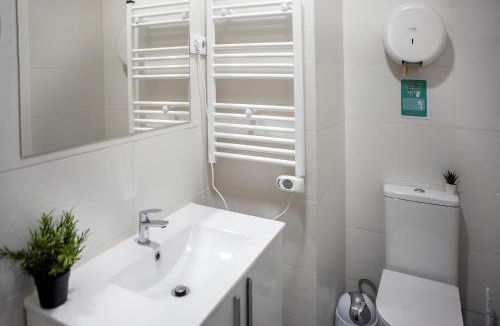 San Blas-Canillejas House | Metropolitano Guesthouse