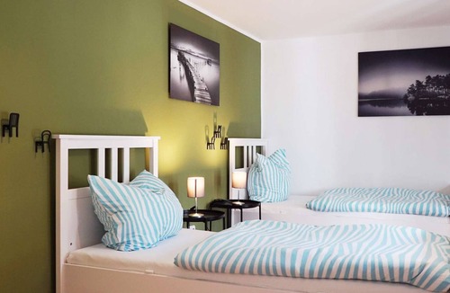 Dahl Apartment | MG06 Spacious holiday apartment in Mönchengladbach with terrace