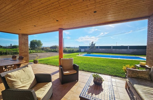 Valtierra Cottage | Mi limón mi limonero cottage with fenced pool and large garden