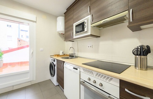 Ciudad Lineal Apartment | Modern 2-bedroom flat with terrace and fully equipped kitchen Madrid . MAL71A