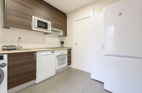 Ciudad Lineal Apartment | Modern 2-bedroom flat with terrace and fully equipped kitchen Madrid . MAL71A