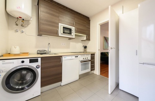 Ciudad Lineal Apartment | Modern 2-bedroom flat with terrace and fully equipped kitchen Madrid . MAL71A