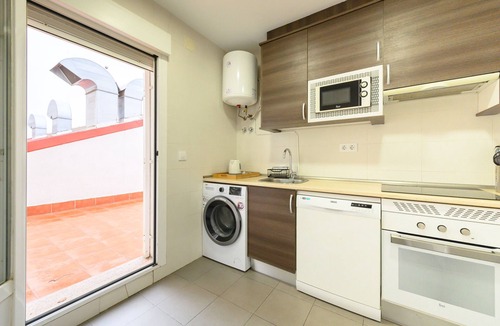 Ciudad Lineal Apartment | Modern 2-bedroom flat with terrace and fully equipped kitchen Madrid . MAL71A